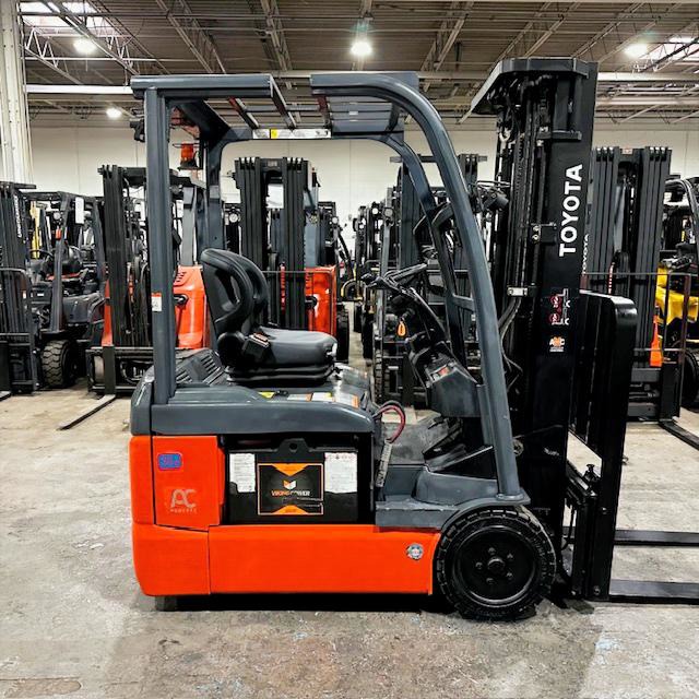 toyota three wheel electric used forklifts