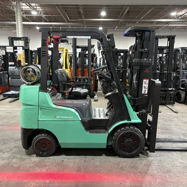 2019 Mitsubishi FGC25N