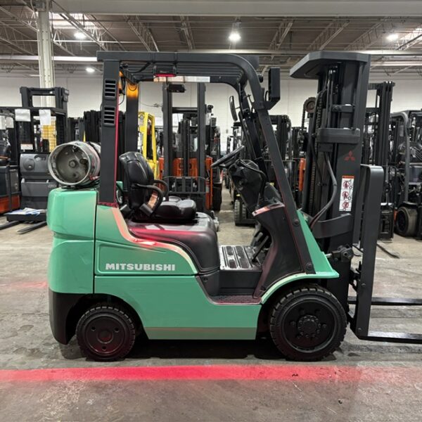 2019 Mitsubishi FGC25N